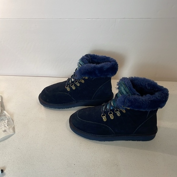 LAMO BLUE  lace up boot. Faux fur lined to keep your feet warm. Size 7 EU 38 - Picture 2 of 6